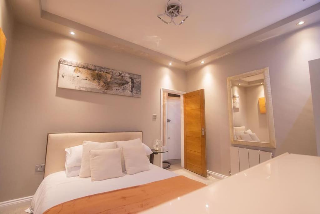 Oikoshomes Three Bedroom Flat In Appartamento *