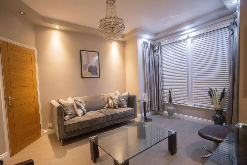 Appartamento Oikoshomes Three Bedroom Flat In Londra