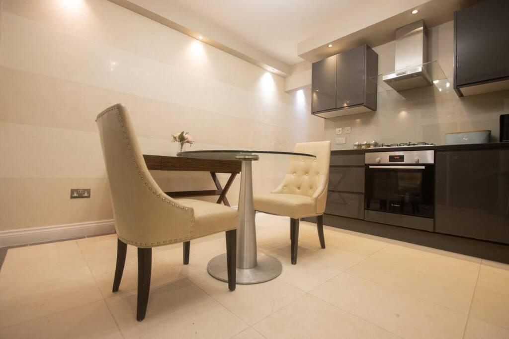 Oikoshomes Three Bedroom Flat In * Londra